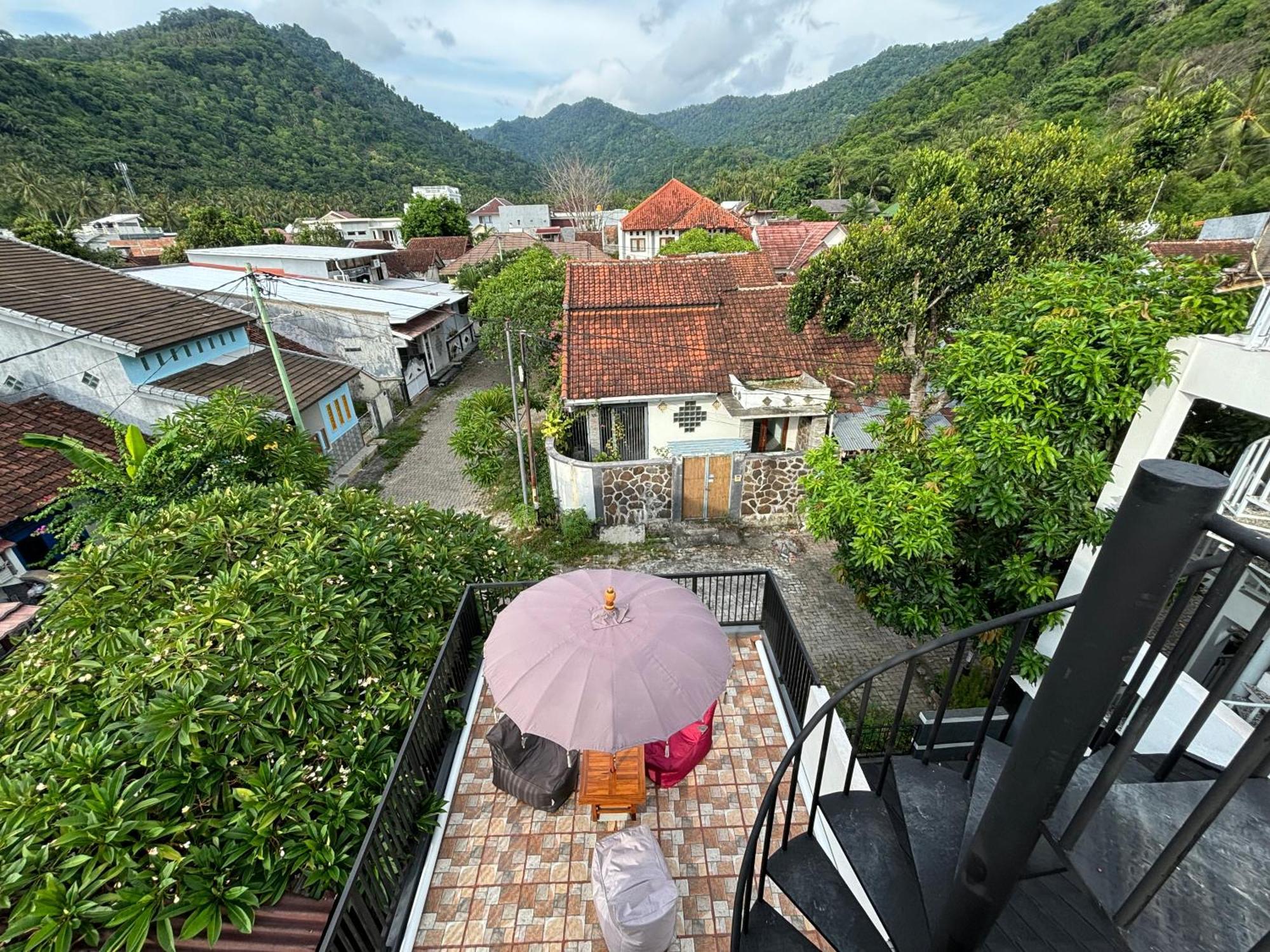 Jamming House Hotel Senggigi Exterior photo